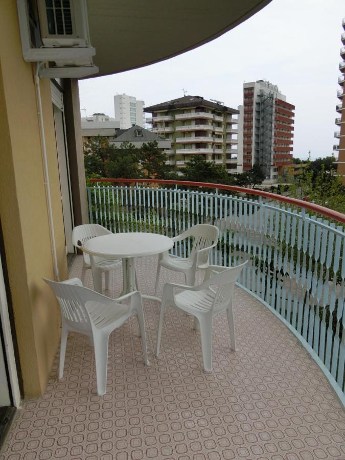 Lignano Sabbiadoro With Pool Apartment Bagian luar foto