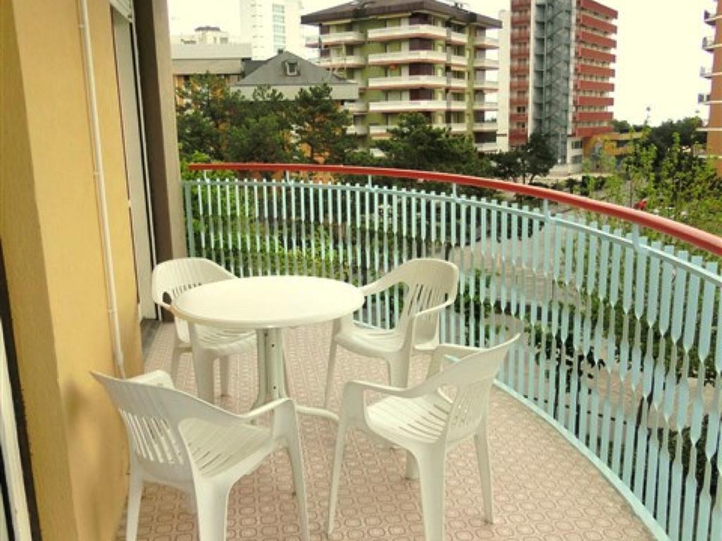 Lignano Sabbiadoro With Pool Apartment Bagian luar foto